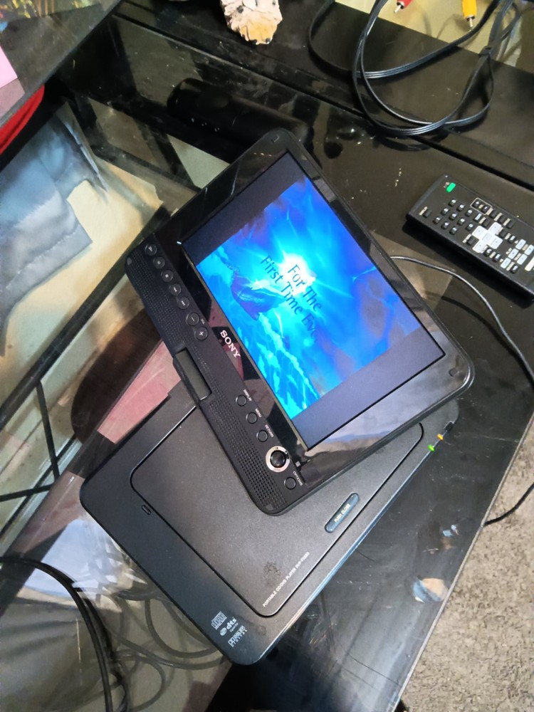 DVP-FX811 Portable DVD Player