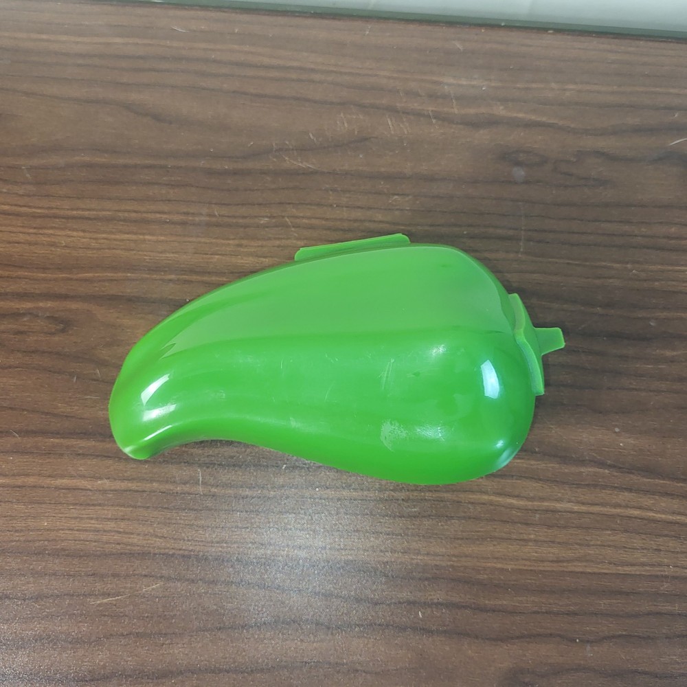 Tupperware Chili Pepper Keeper Green Pepper