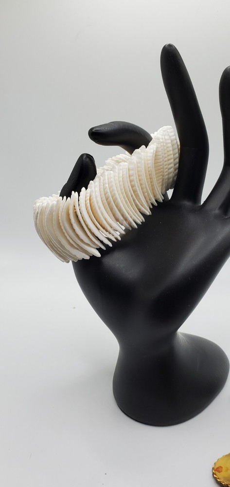 Beautiful Stretch Bracelet 6"-8" White Leaf Shape Ribbed Shells  1 1/2"
