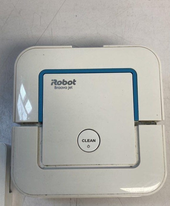 iRobot Braava Jet 240 Automatic Mopping Robot With battery & Powers Up