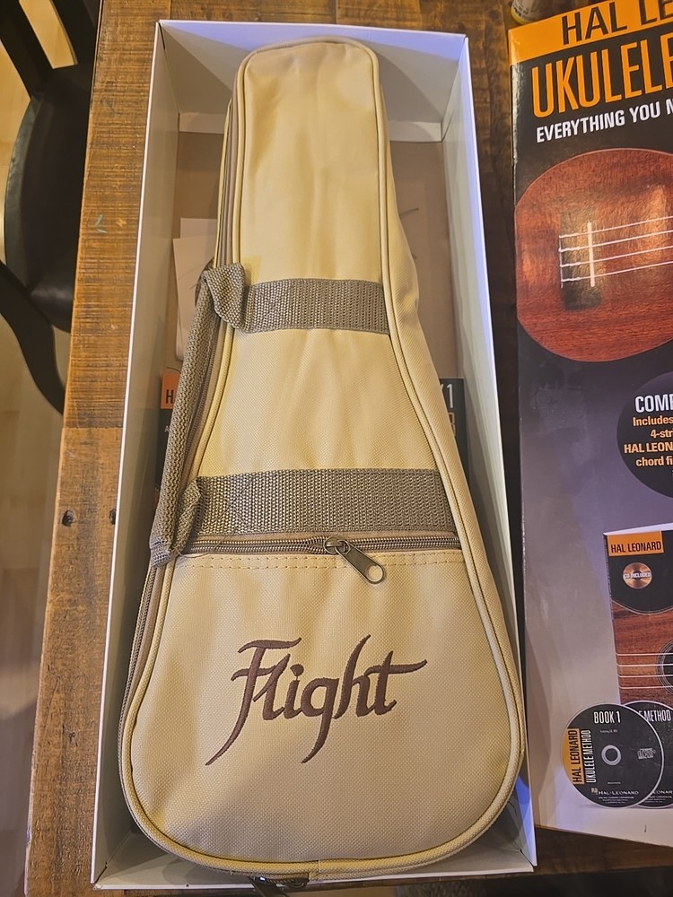 Hal Leonard Ukulele Method Ukulele Complete Kit Brand New