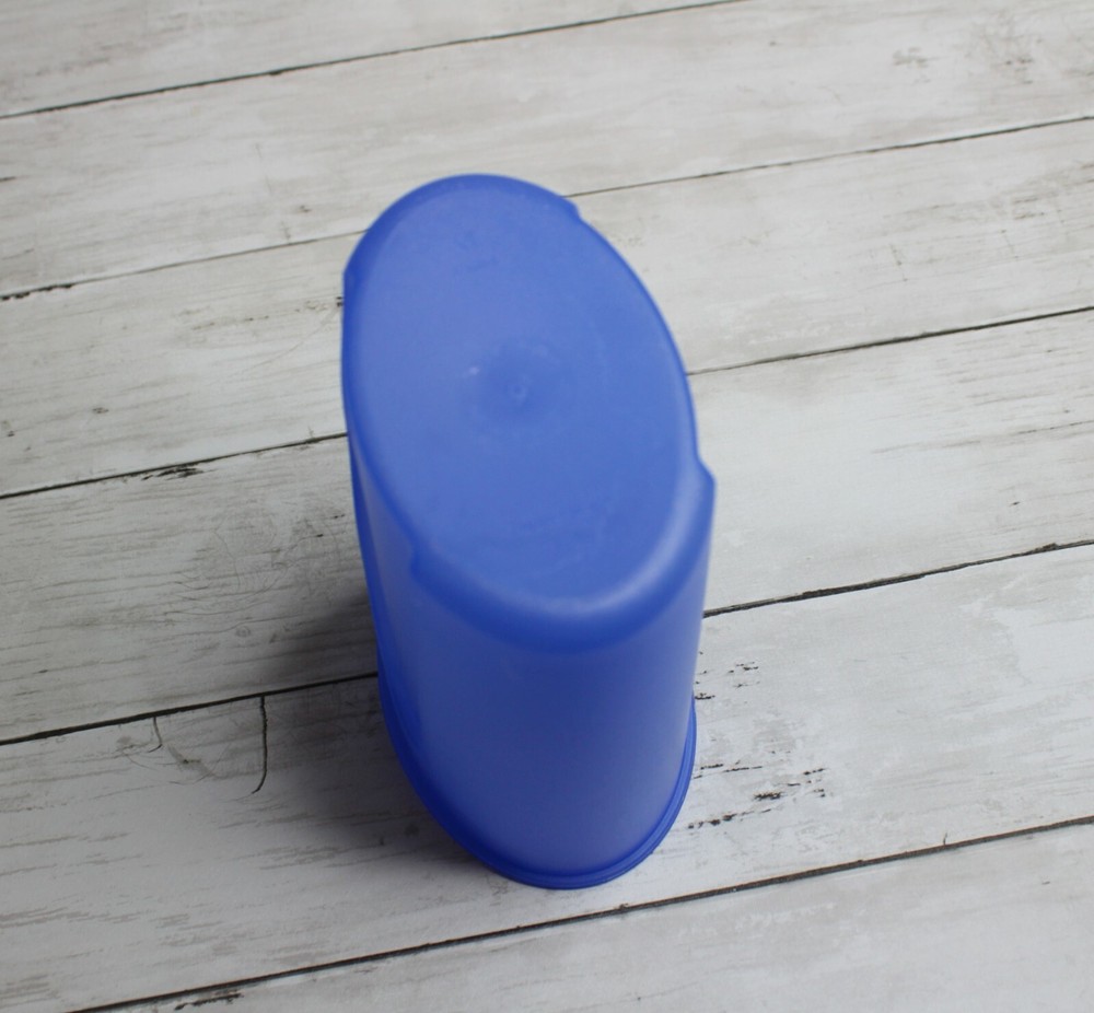 EUC Tupperware Pitcher Beverage Juice Blue