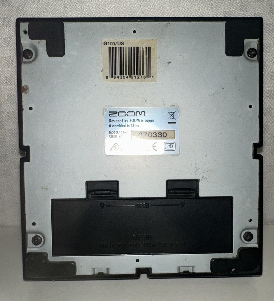 Zoom G1on Multi Effects Guitar Effect Pedal Drum Machine Looper Stomp Box