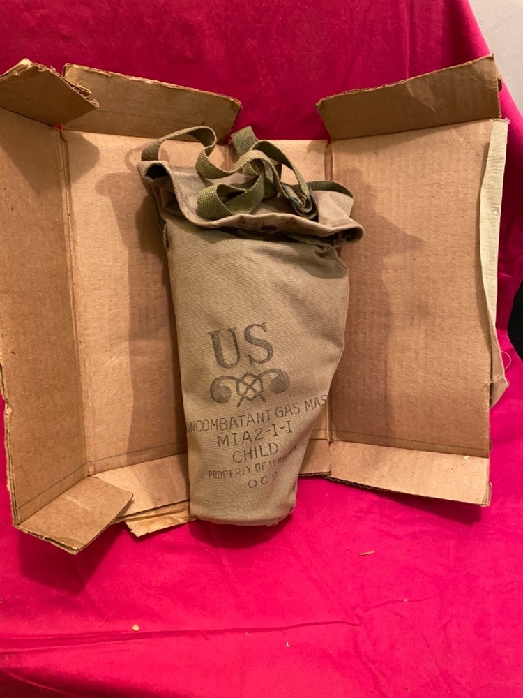 WWII U.S. CHILDS NON-COMBATANT GAS MASK