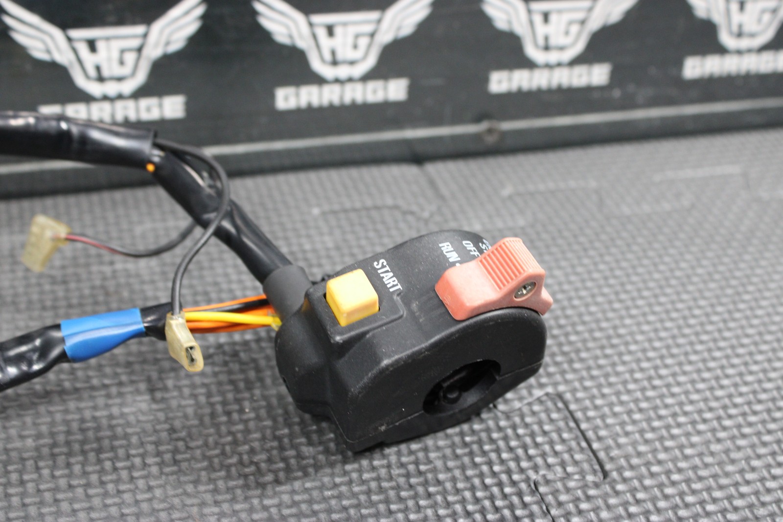 2005 SUZUKI 96-13 DR200SE OEM RIGH SIDE HANDLEBAR ENGINE ON OFF SWITCH STARTER