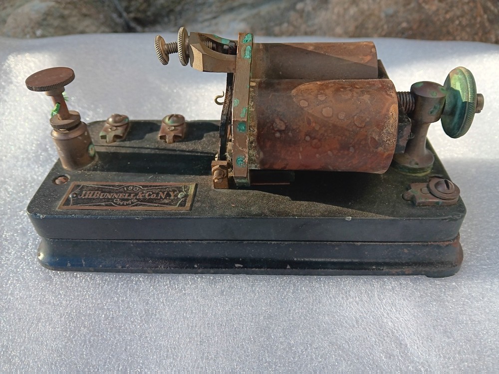 J.H. Bunnell & Co. NY 150 Ohms Telegraph Relay Metal Base RR Original Badge 1920