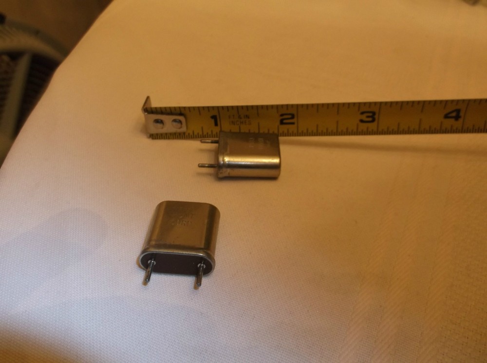 3041.75 KC  QUARTZ CRYSTAL  NEW  (1PC.)