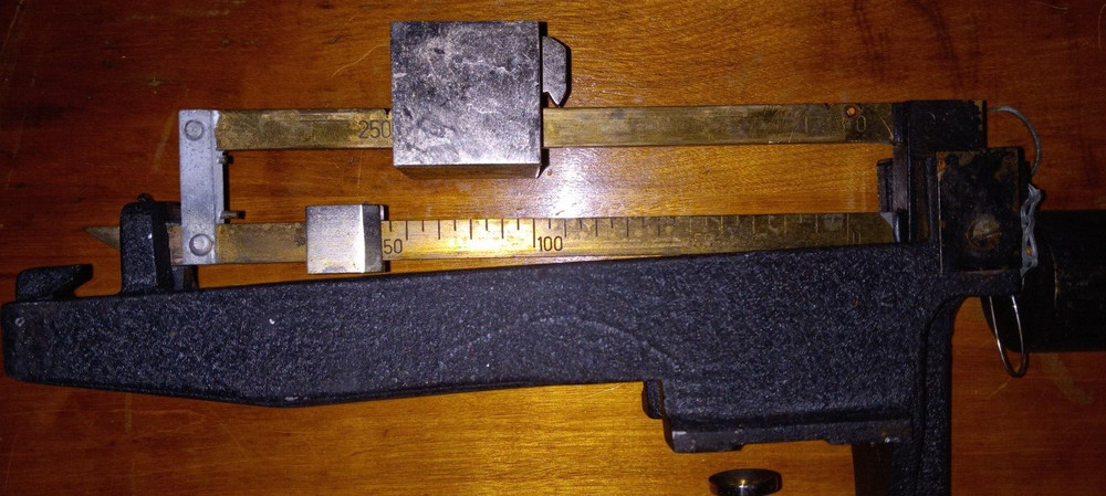 Vintage Aptila Black Clamp On Scale