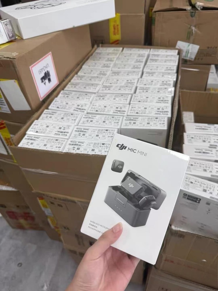 DJI Mic Mini (2 TX + 1 RX + Charging Case) Wireless Microphone for iPhone/Camera