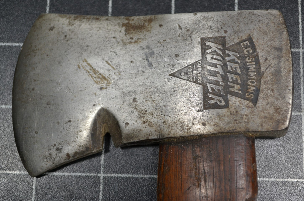 KEEN KUTTER - E. C. SIMMONS CUTLERY & TOOLS - EMBOSSED HATCHET - CRISP LOGO