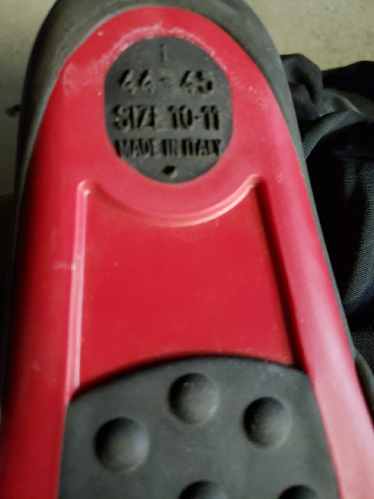 Body Glove Flippers Size Large Red