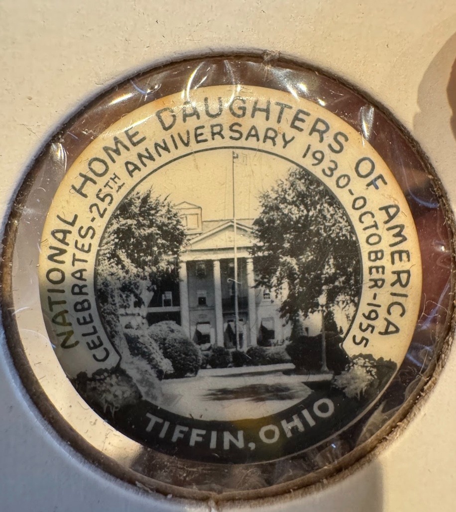 FREE SHIP! Daughters of America Pin Back Button Tiffin Ohio 1955 National Home