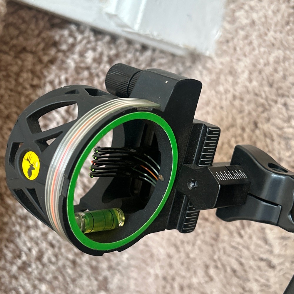 BlackOut Epic Compound Bow RH – Trophy Ridge Sight – Needs String / Repair As-is