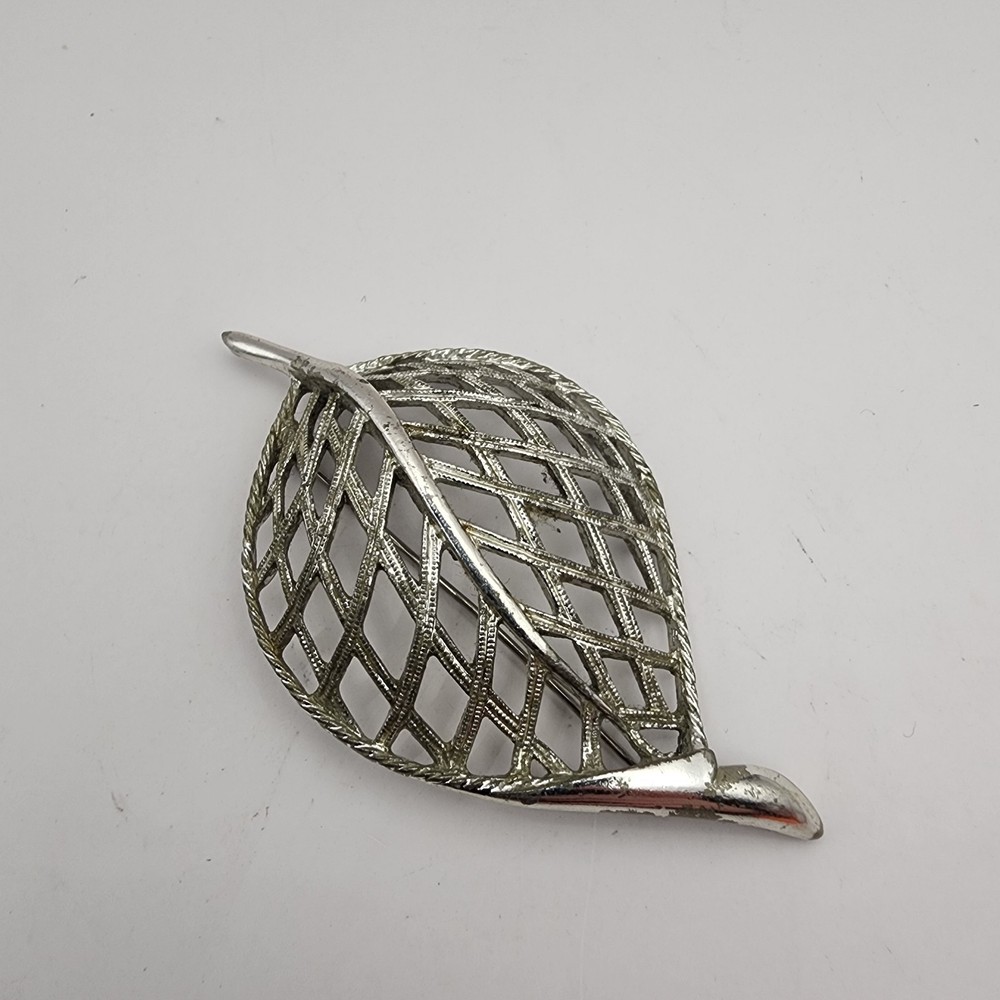 Vintage Silvertone SARAH COVENTRY Textured Leaf Brooch Pin