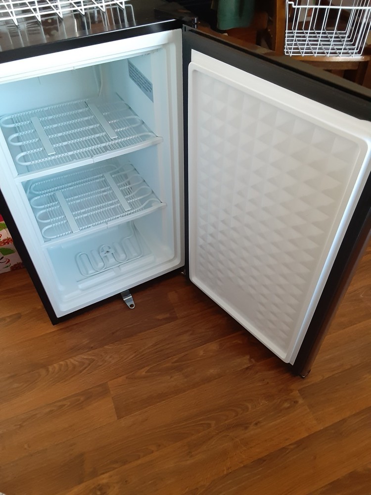 3.0 CUFT Upright Freezer