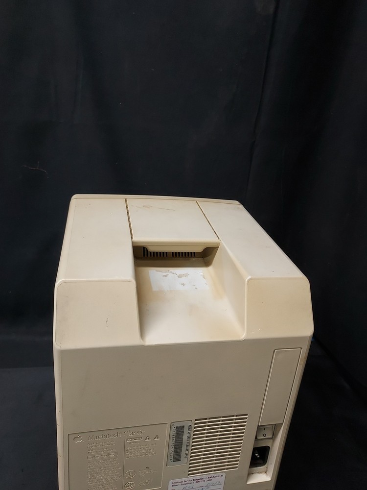 1991 Apple Macintosh Classic M0420 w/ Keyboard - Untested No Cords Might Work ?