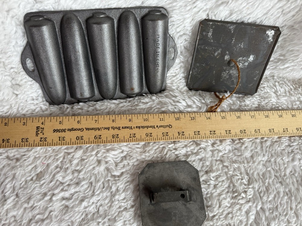 Cast Iron Corn Cob Cornbread Heavy Metal Pan Plus 2 Primitive Cookie Cutters