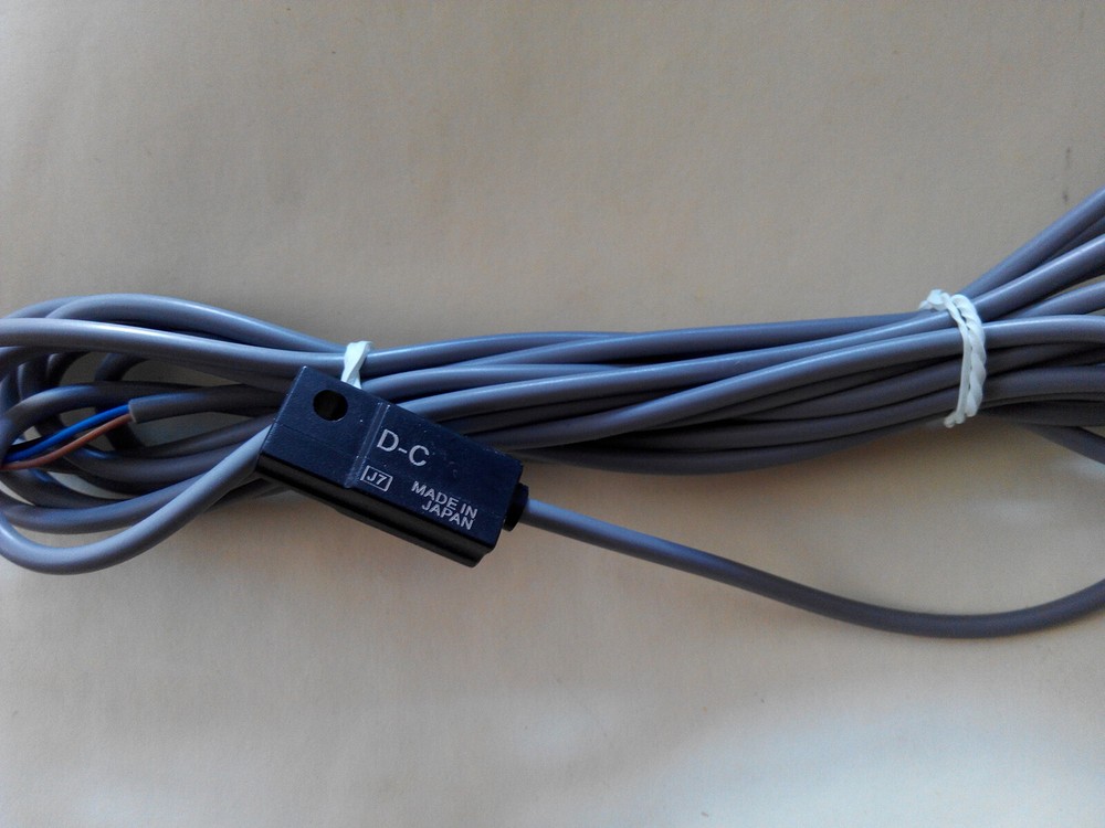 1 PCS SMC D-C76L Pneumatic Auto Switch Band Mount Auto-Switch Accessory ✦KD