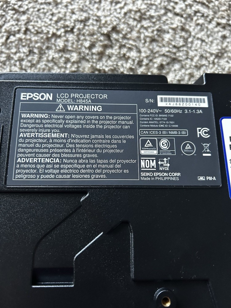 Epson EX7260 / H845A Wireless WXGA 3LCD Projector + Logitech presenter R800