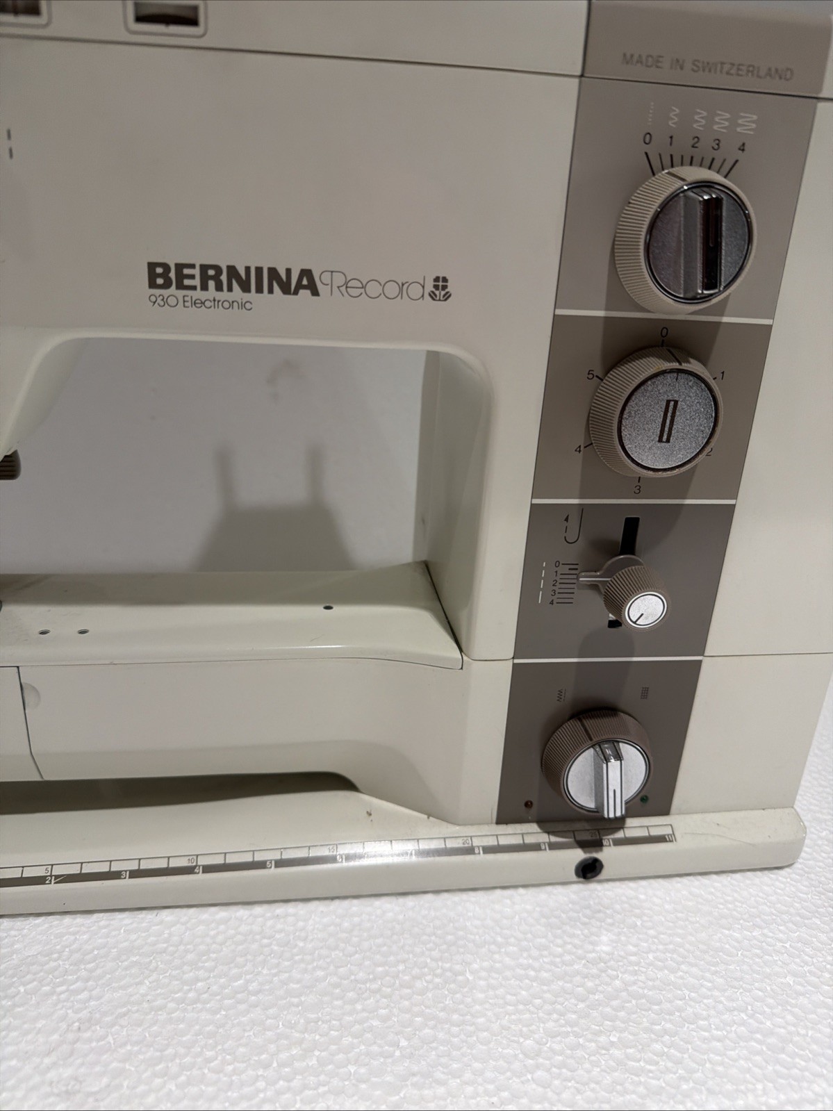 BERNINA Record 930 Electronic Sewing Machine UNTESTED No Power Cord No Pedal