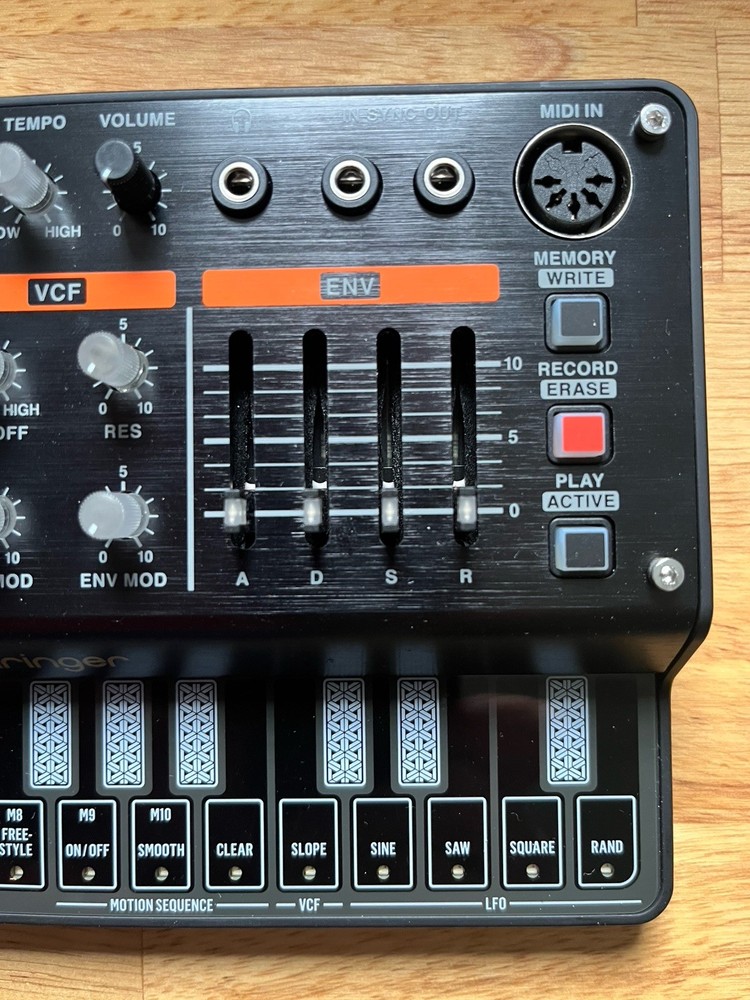 Behringer JT Mini Polyphonic 3-voice Analog Synthesizer
