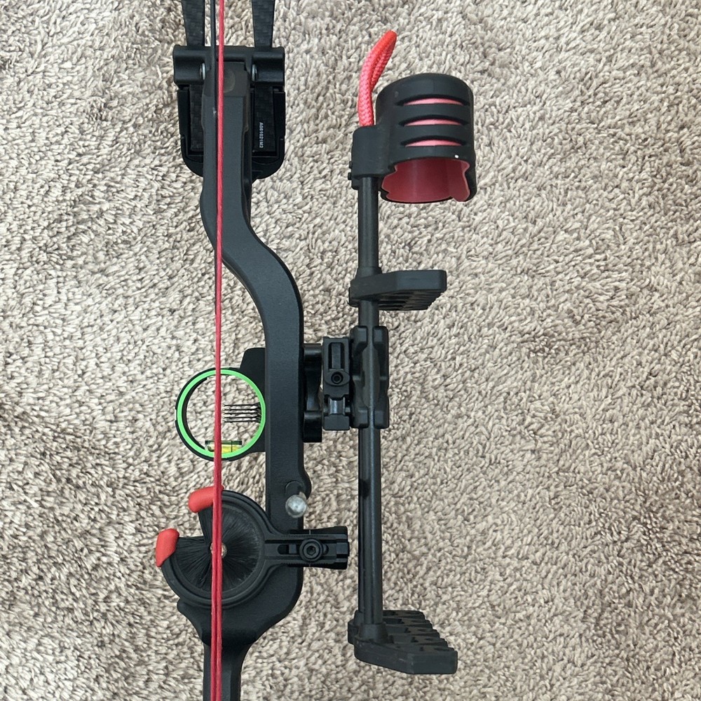 BlackOut Epic Compound Bow RH – Trophy Ridge Sight – Needs String / Repair As-is