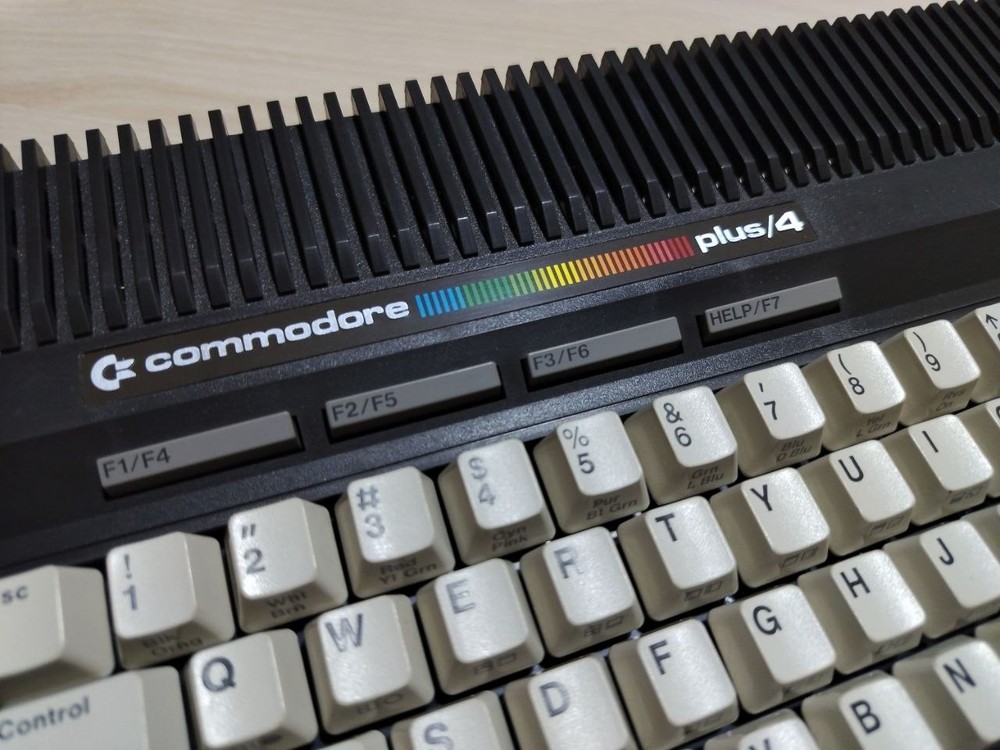 COMMODORE PLUS/4 COMPUTER +4 NTSC Boxed, Vintage