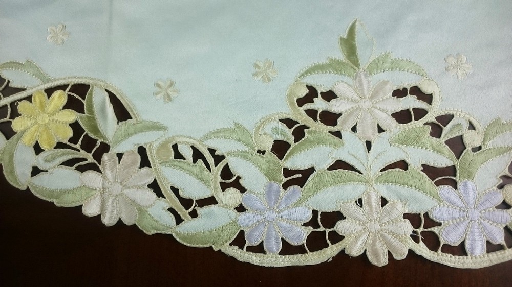 33x33" Round Colored Daisey Polyester Fabric Embroidery Tablecloth Table Topper