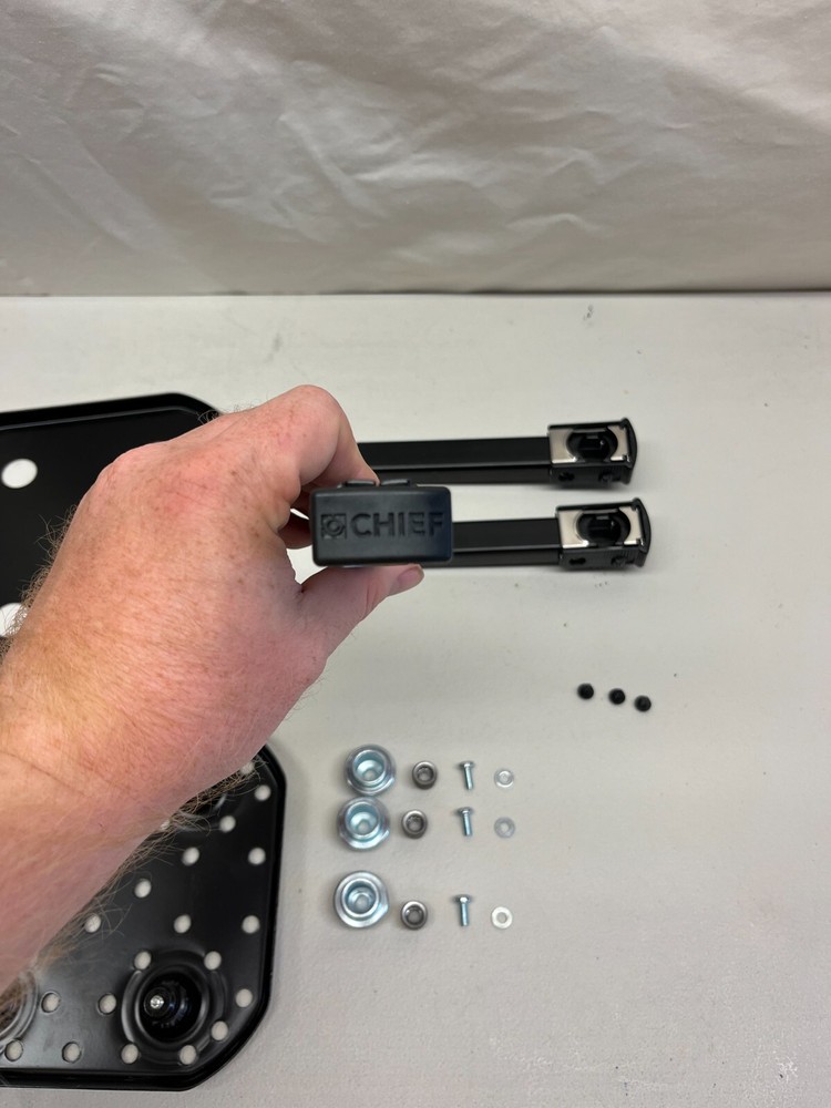 Chief Projector Universal Mount w/plate