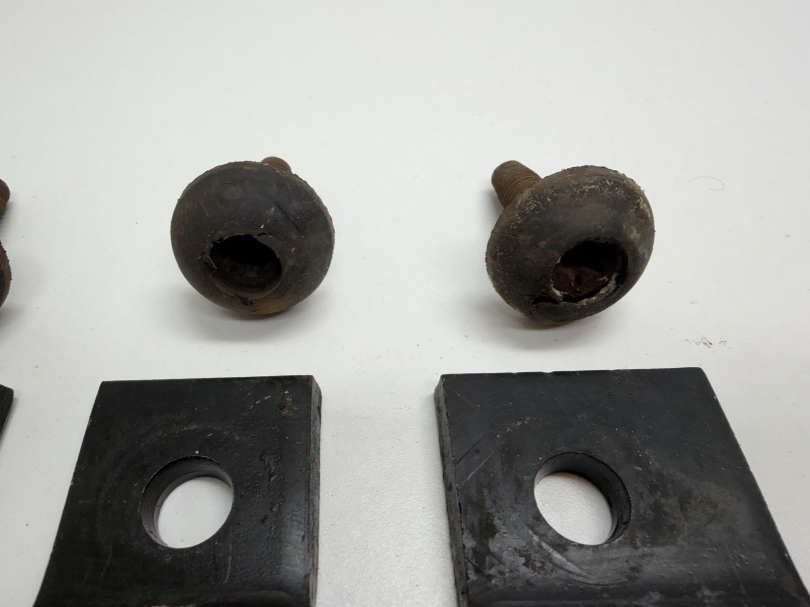 92 - 07 FORD VAN ECONOLINE E SERIES CLUB WAGON BENCH SEAT MOUNTING BRACKETS B42