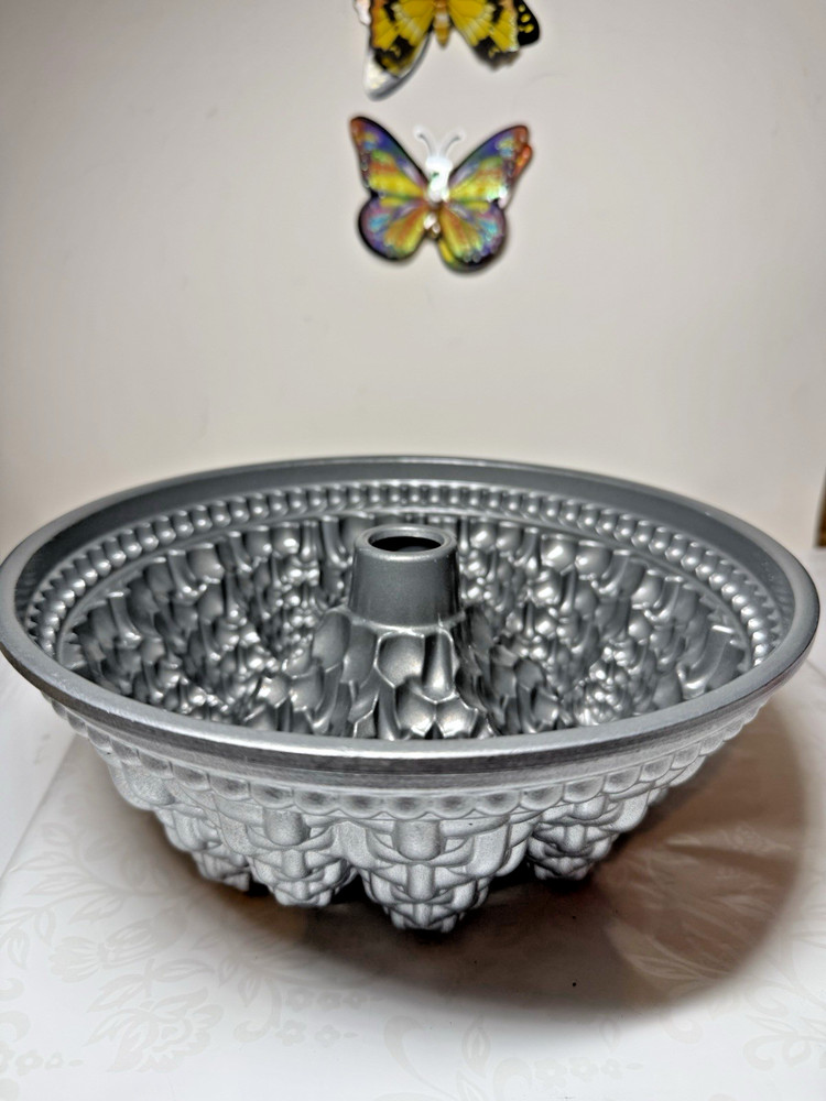 Nordic Ware Pine Bundt Pan 9 Cups Metallic