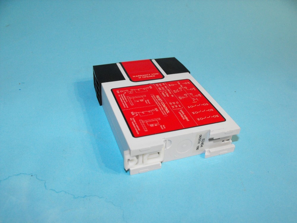 Banner ES-FA-9A.E-Stop Safety Relay Module 24V AC/DC.USED