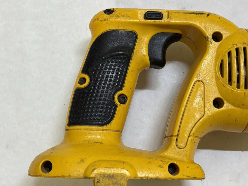 DeWalt DW938 18V Cordless Variable Speed Reciprocating Saw – Tool Only Works