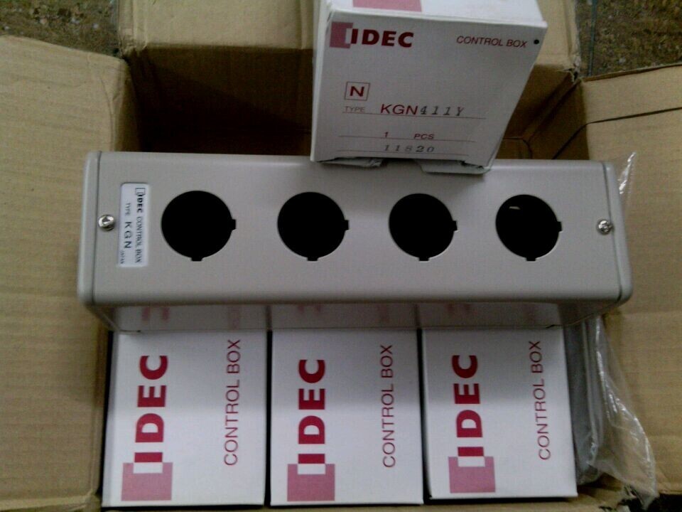 1PCS NEW KGN411Y 4-hole button box