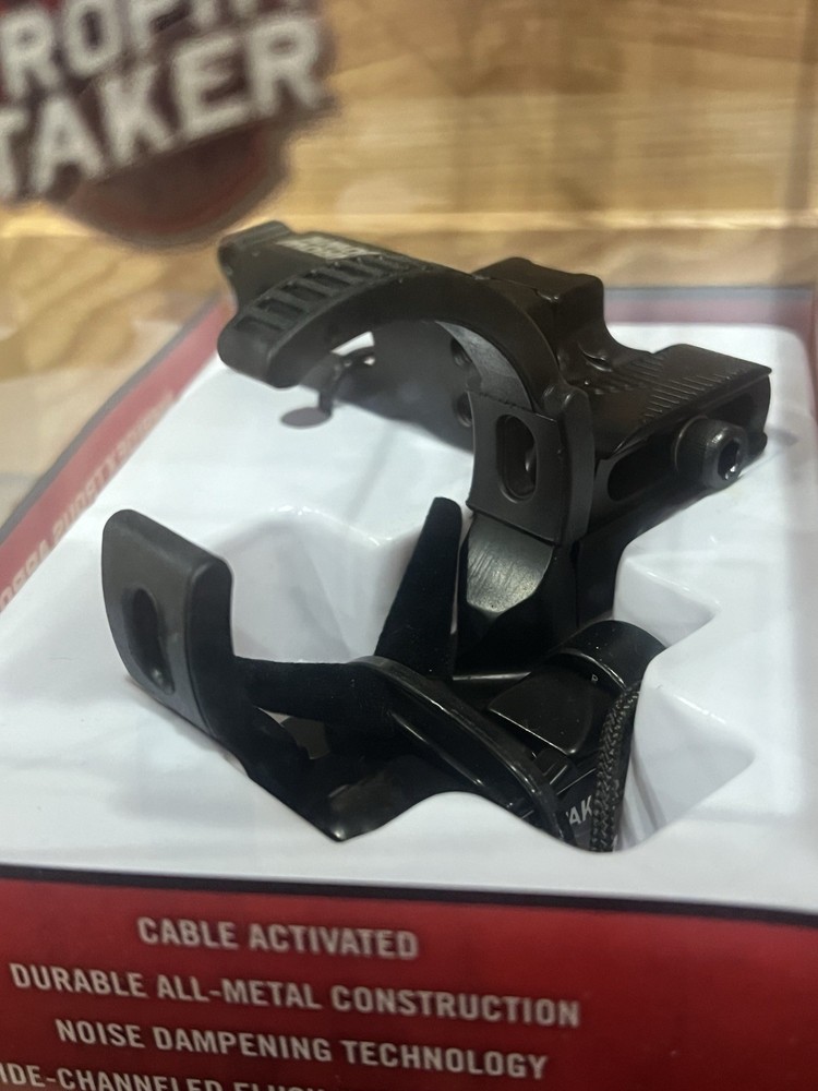 Trophy Taker T3402 Throwdown Arrow Rest - Cable Driven - Drop-Away Rest - 00063