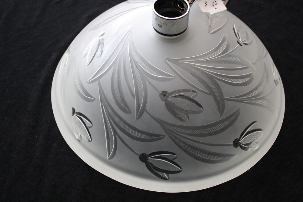VITRAFORM Large Undermount Sink With Chrome Overflow Hardware Tulip Pattern