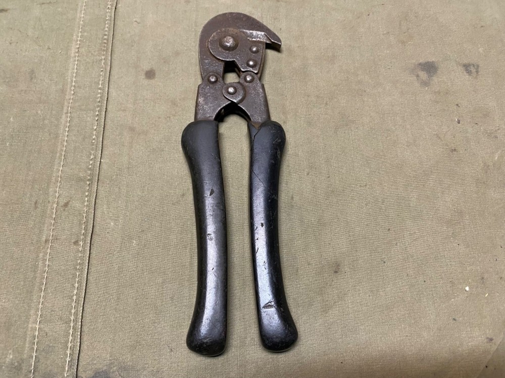 ORIGINAL WWII US ARMY M1938 WIRE CUTTERS-DATED 1944