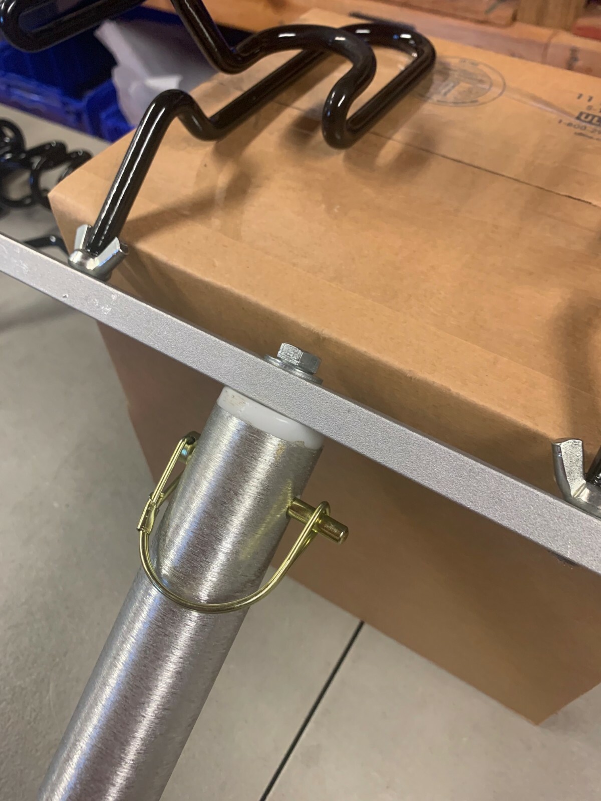 24" T-bar with 3/4" screw in seat pedestal & 4 dual angle holders Reel Fisherman