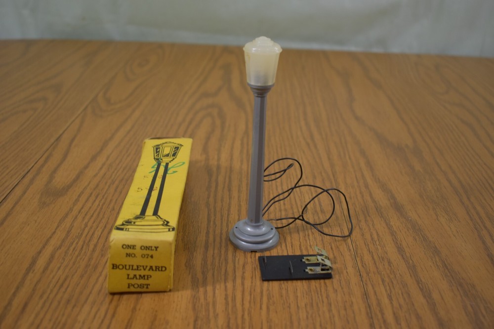 MARX LIGHTED BOULEVARD LAMP POST With Original Box No. 074 Model Train Accessory