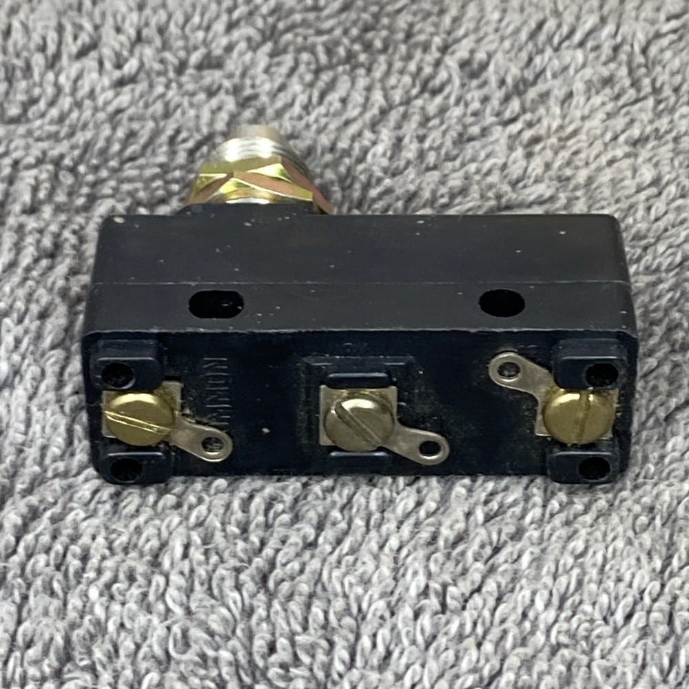 Pizzato MS10 Micro Switch New Old Stock Open Box