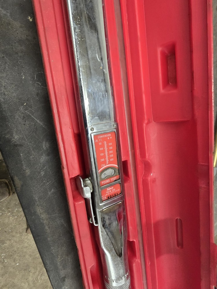 Snap-on Click-Type Adjustable Ratcheting Torque Wrench with Case