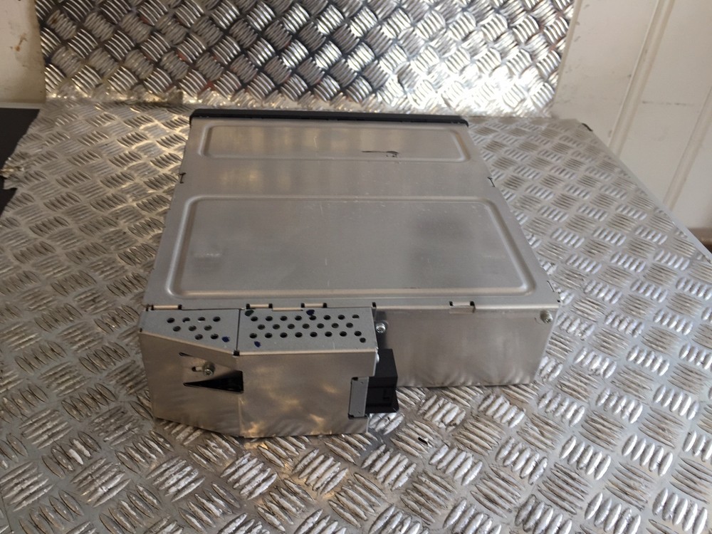 BMW 03-10 5 SERIES E60 E61 6 DISC CD CHANGER E60 E61 E64 E64 9131850 B343