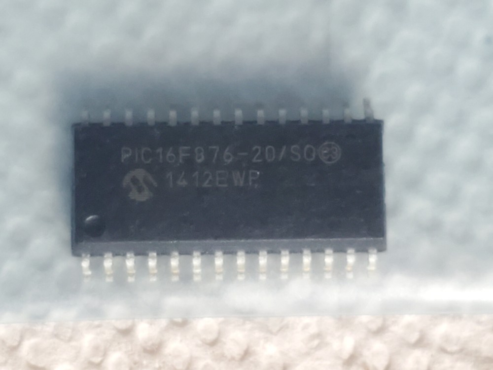 Microchip Tech PIC16F876-20/SO IC - 8-Bit Microcontroller