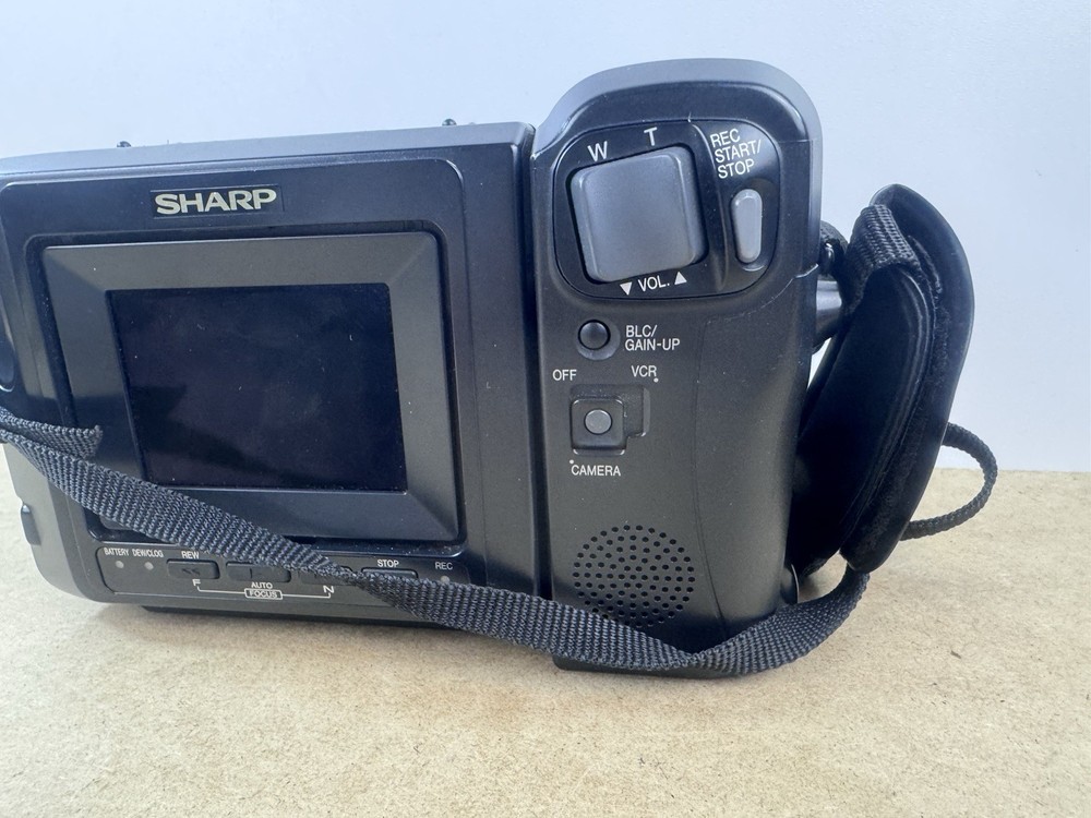 Sharp Viewcam VL-E73 8mm Camcorder Vintage Untested Powers Briefly With Case