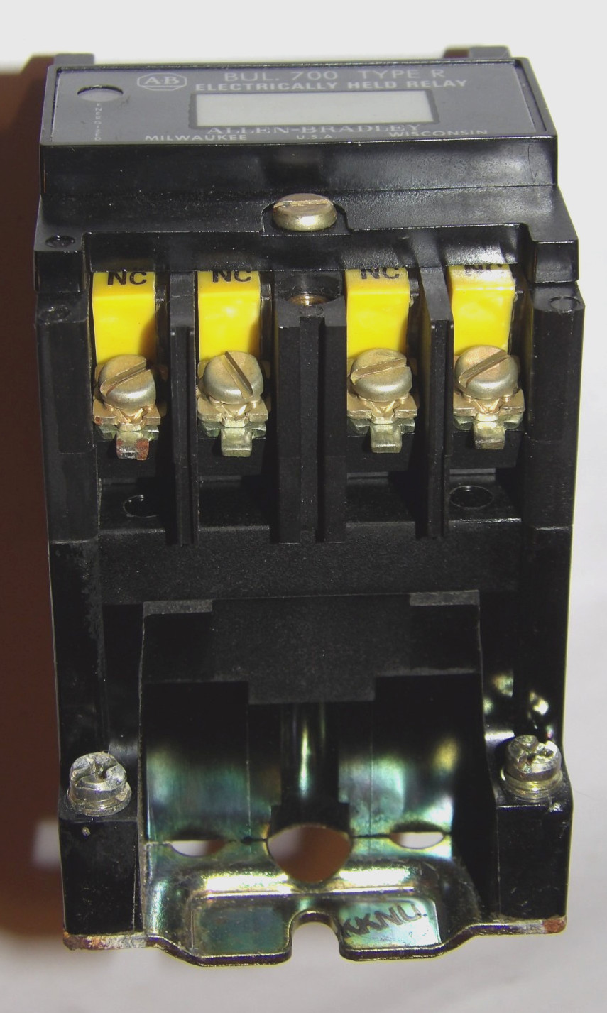 NEW ALLEN-BRADLEY 700-R040A1 INDUSTRIAL RELAY! NEMA SEALED SWITCH! 110-120V