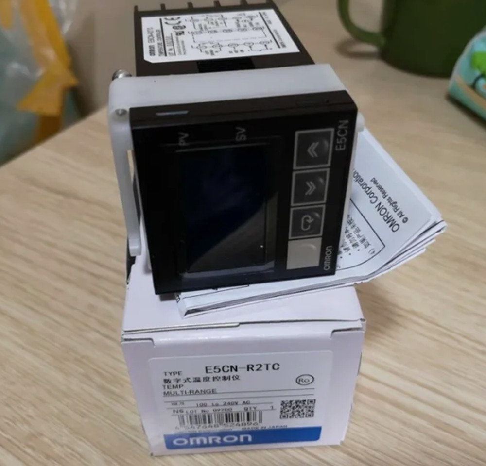New Omron E5CN-R2TC Temperature Controller E5CNR2TC Digital,