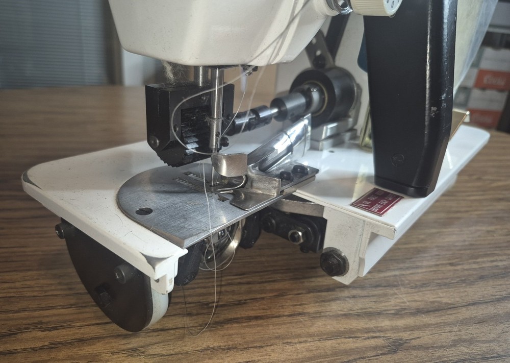 NC N-C CARPET BINDER SEWING MACHINE - MODEL PBS-2A - WORKING