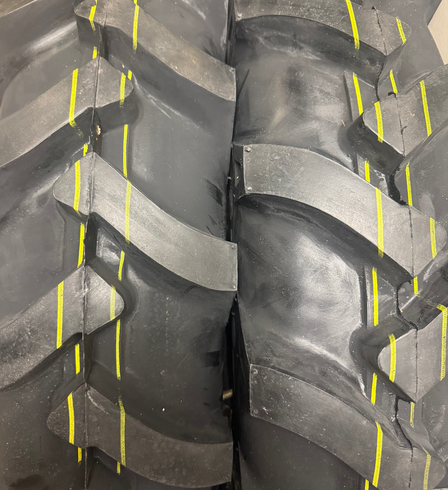 (1-Tire and Tube) 9.5-24 10 PR ROAD CREW R1 TRACTOR TIRES