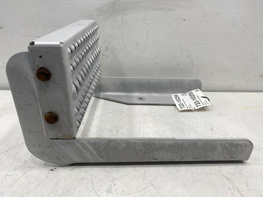 2004 Peterbilt 387 Frame Step (722-10259)