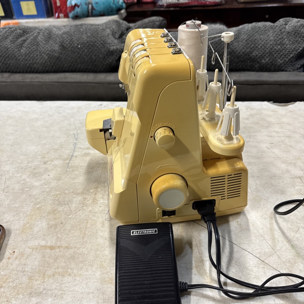 Singer Overlock Sewing Machine Model# 14T948DS Serger Works